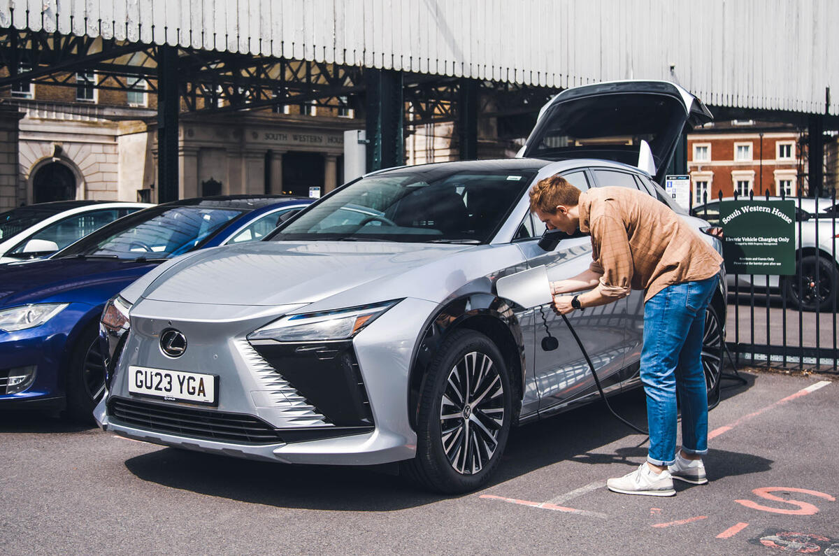 填补燃油税收入缺口,英国拟对电动汽车征收行驶里程税