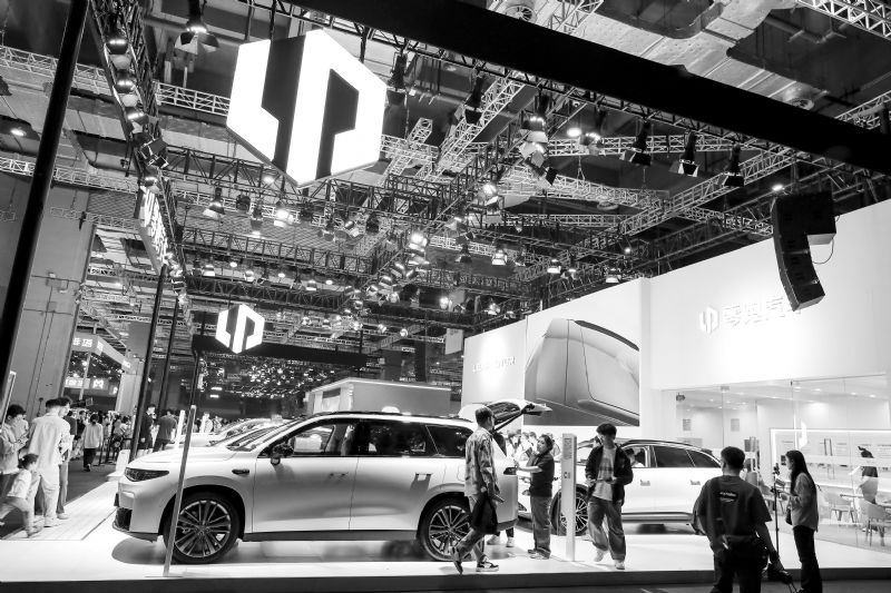 零跑汽车月交付首破7万辆领跑新势力   鸿蒙智行成交均价39万超越BBA