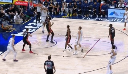 重装武器轰炸！戈登溜底线接约基奇传球完成空接重扣