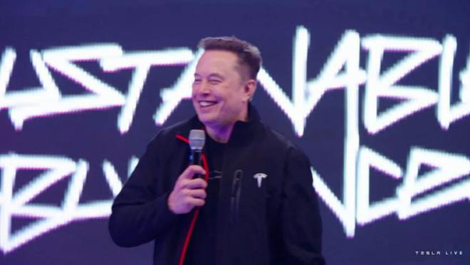 马斯克“万亿讨薪”成功，黄仁勋为什么不跟上？