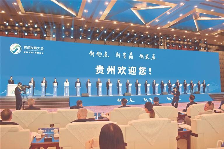 大会签约仪式。 李雪雪 摄