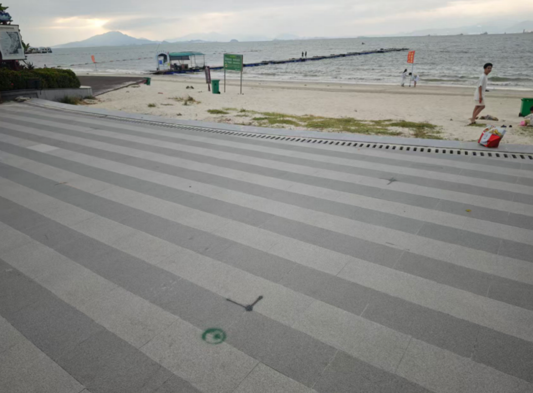 业主称景观走廊多个区域已经画好商业项目点位  每经记者 陈荣浩 摄