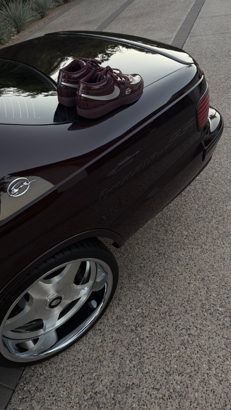 爱车与球鞋！布克晒出以他的雪佛兰 Impala轿车为灵感的Book 1