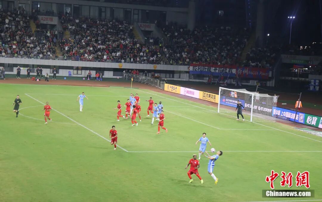 圖為中超比賽現場。溫竹蘭 攝