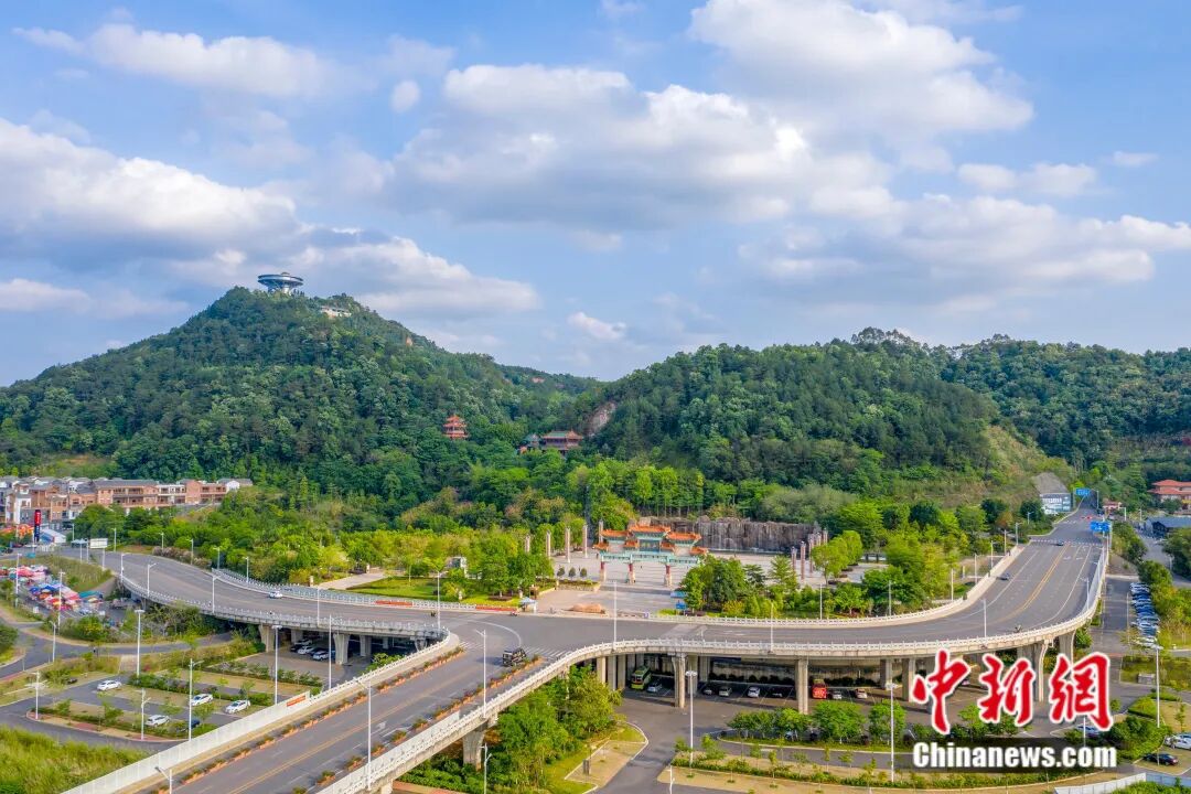 圖為神光山。黃偉金 攝