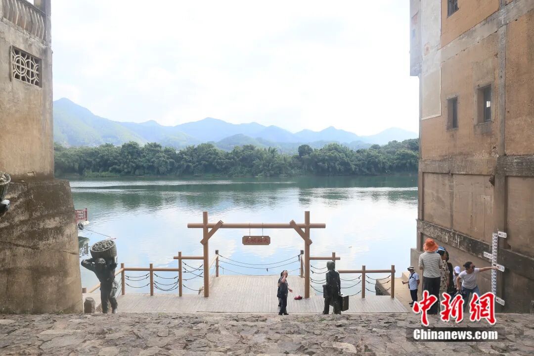 圖為鬆口古鎮。溫竹蘭 攝