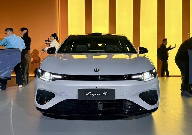 10-15万级纯电轿车三足鼎立，零跑Lafa5能否破圈领跑？