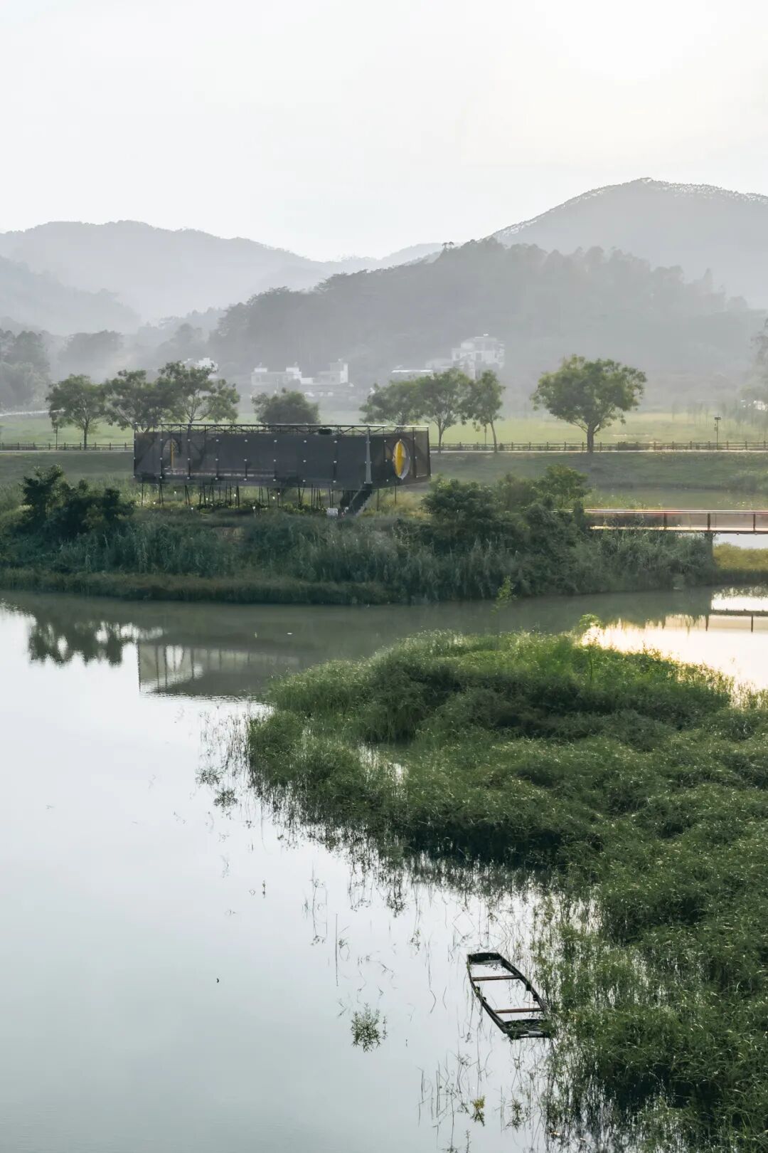 ▲隔水相望 朱雨蒙