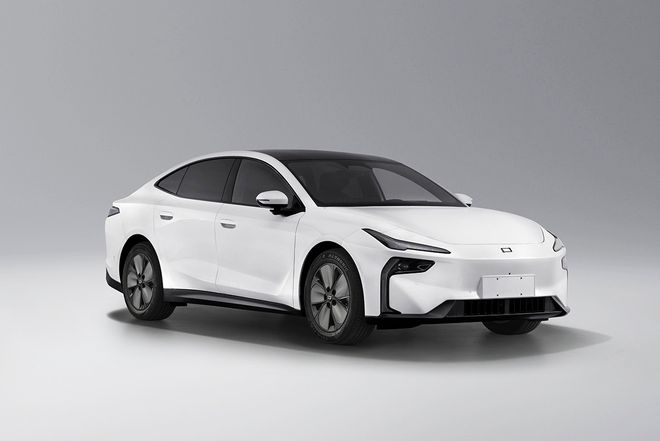 一汽奔腾纯电中大型轿车悦意08申报：外观简洁，配备“FAW”尾标