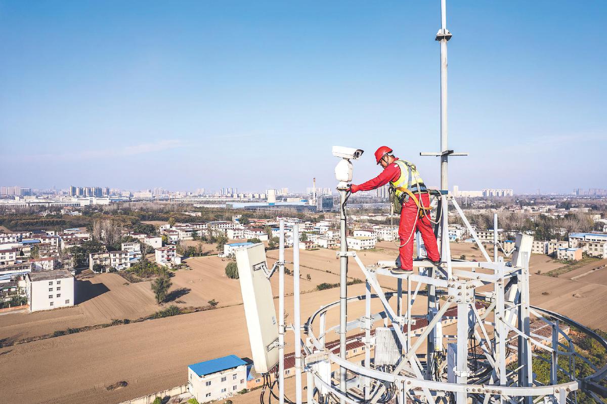 信号塔“蜘蛛侠”（图片）