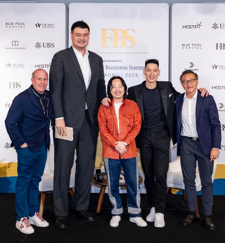 林书豪与姚明&蔡崇信合影：我们像刚进入青春期