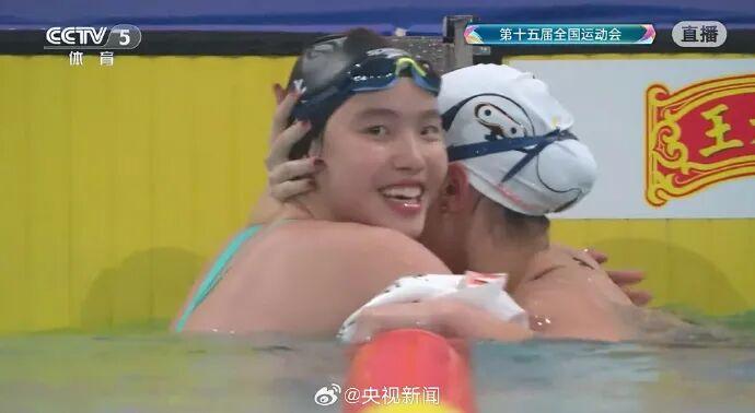 热搜亮了！13岁“小孩姐”破纪录，解说“哇”声一片……