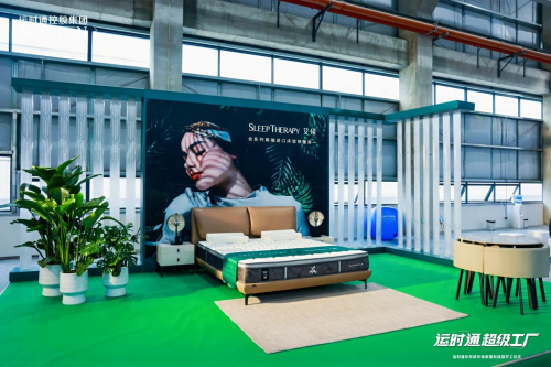 ▲领导、嘉宾在四大品牌打卡点合影留念