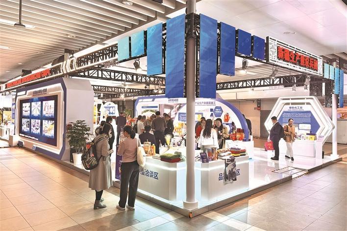 11月5日,第八届中国国际进口博览会兵团展位人气十足。 兵团日报全媒体记者 李柏成 摄