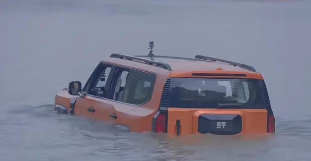 测试溜车撞坏天门山天梯护栏，奇瑞深夜致歉……