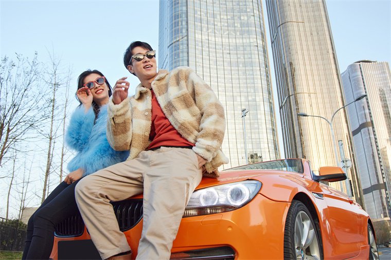 远低于欧美55岁！林肯中国总裁：中国豪车用户平均35岁，年轻人更愿意为“让自己舒服”买单【附新能源汽车行业市场分析】