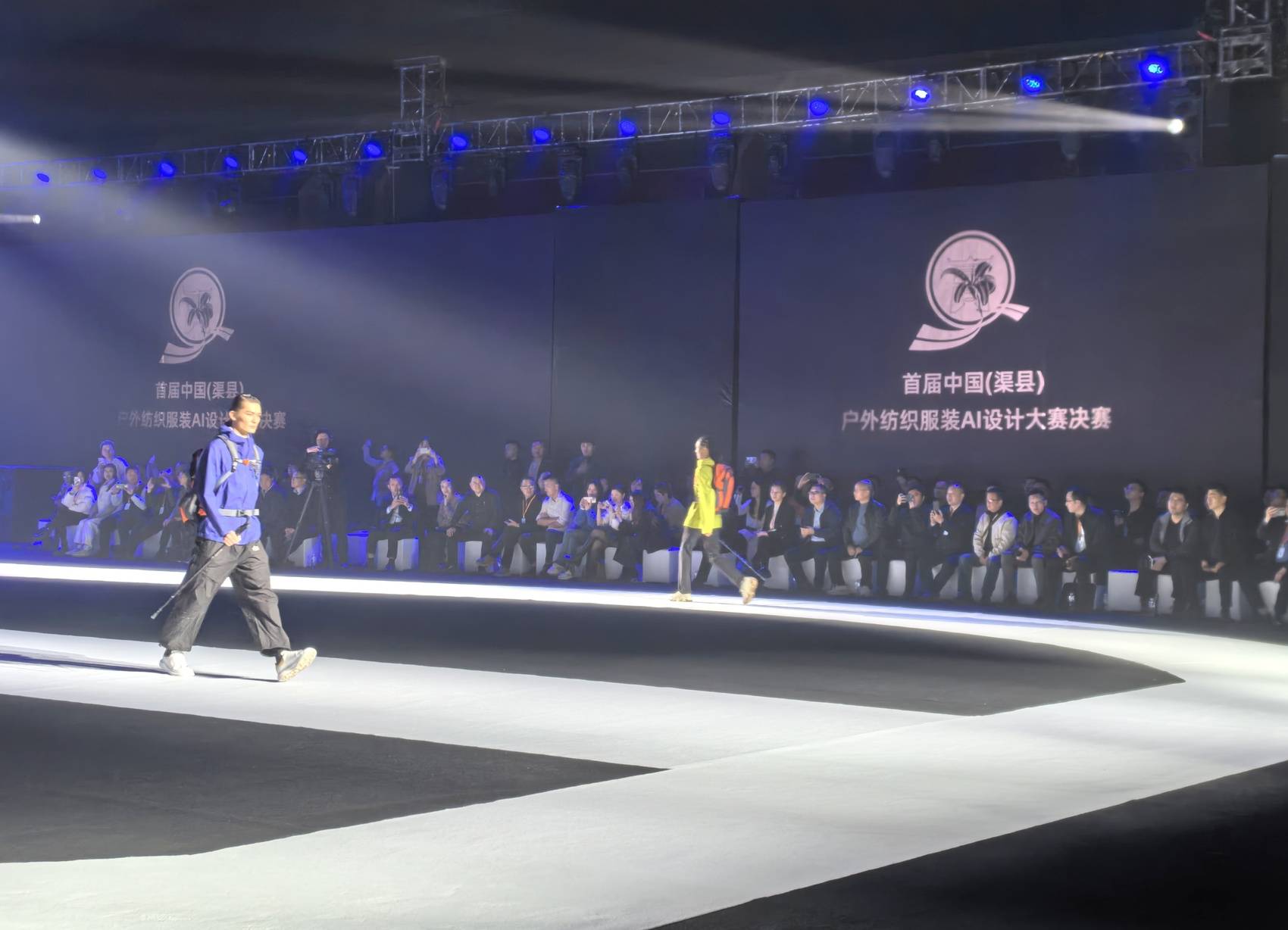 决赛作品T台走秀。袁城霖 摄