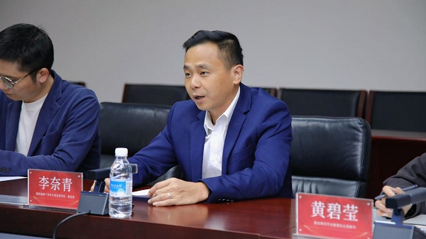 国家超算广州中心党支部书记、副主任李奈青,中山大学计算机学院副教授、博士生导师张青讲话