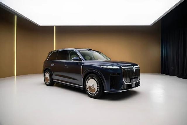 岚图泰山首批量产车已到店