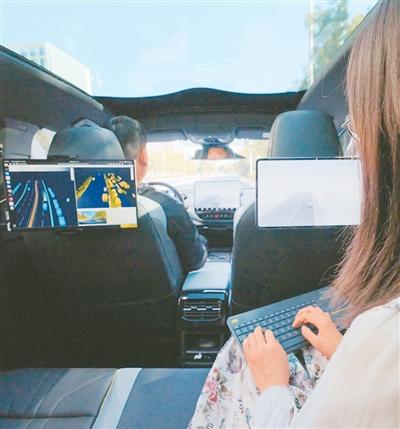 地平線員工在對駕駛輔助產品進行道路測試。受訪企業供圖