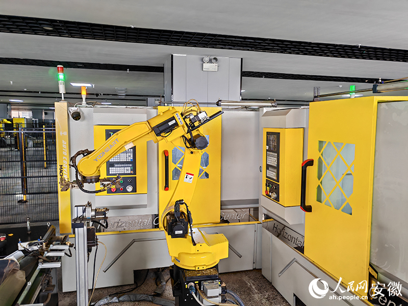 埃夫利舍產線機械臂。人民網 丁紀攝
