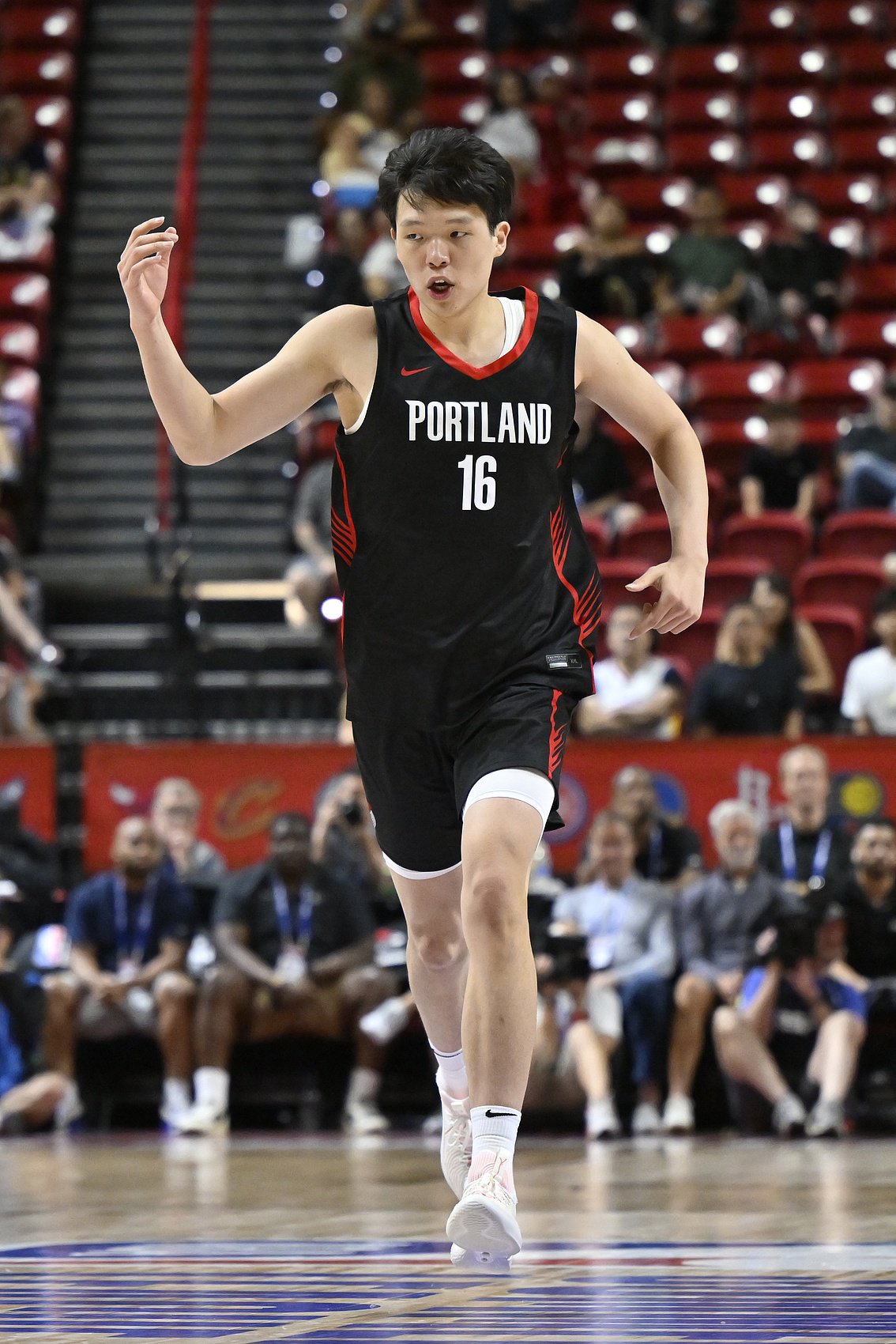 朱芳雨：杨瀚森在场时球队的攻防节奏都流畅了 体现了自己的价值