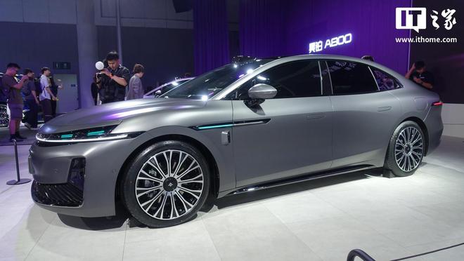 广汽昊铂A800广州车展公布内饰，搭载华为乾崑智驾与鸿蒙座舱