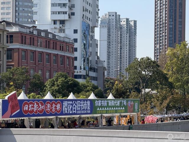 “旧书新知·淘书乐”旧书市集回到出发地。施晨露摄