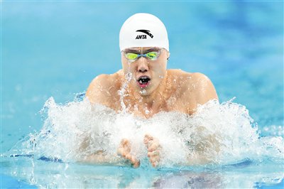 男子200米蛙泳覃海洋夺冠