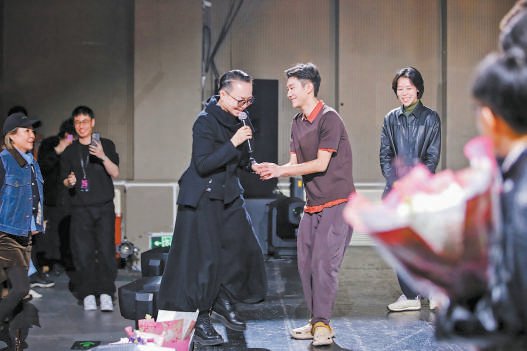 张一山撑起110分钟独角戏