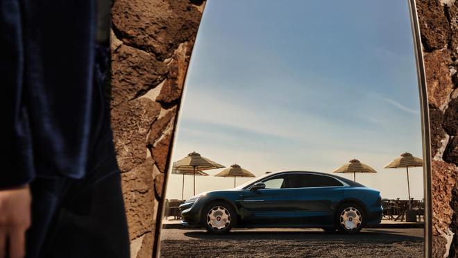 比亚迪仰望U7全新车色“星河蓝”11月21日亮相广州车展