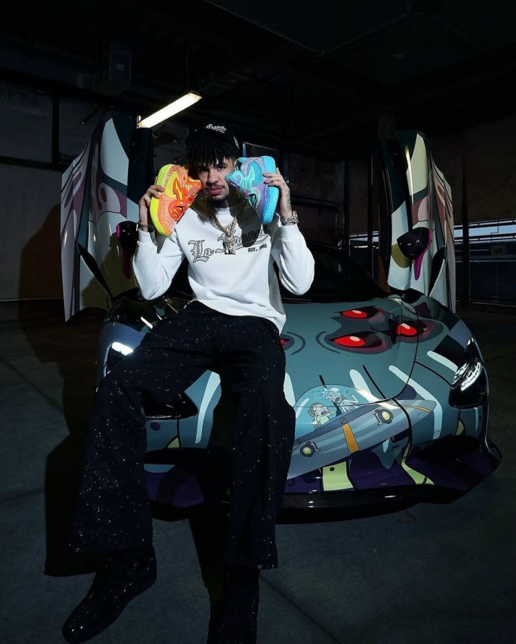 为宣传新鞋 拉梅洛·鲍尔特地将座驾迈凯伦超跑换上了定制车衣