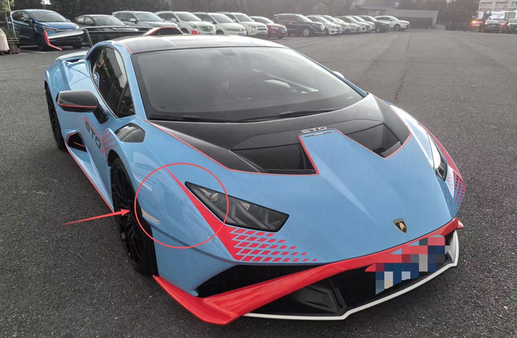 上海一男子酒后恶意踢踹路边兰博基尼，涉嫌寻衅滋事被刑事拘留