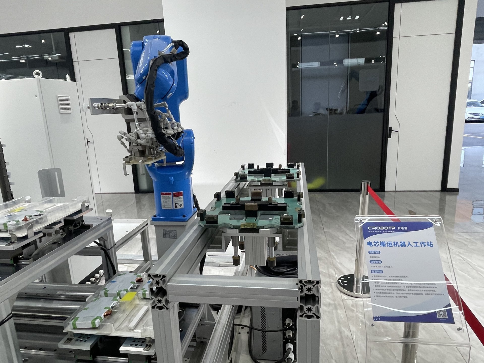 卡诺普电芯搬运机器人工作站 图片来源：每经记者  胥帅 摄