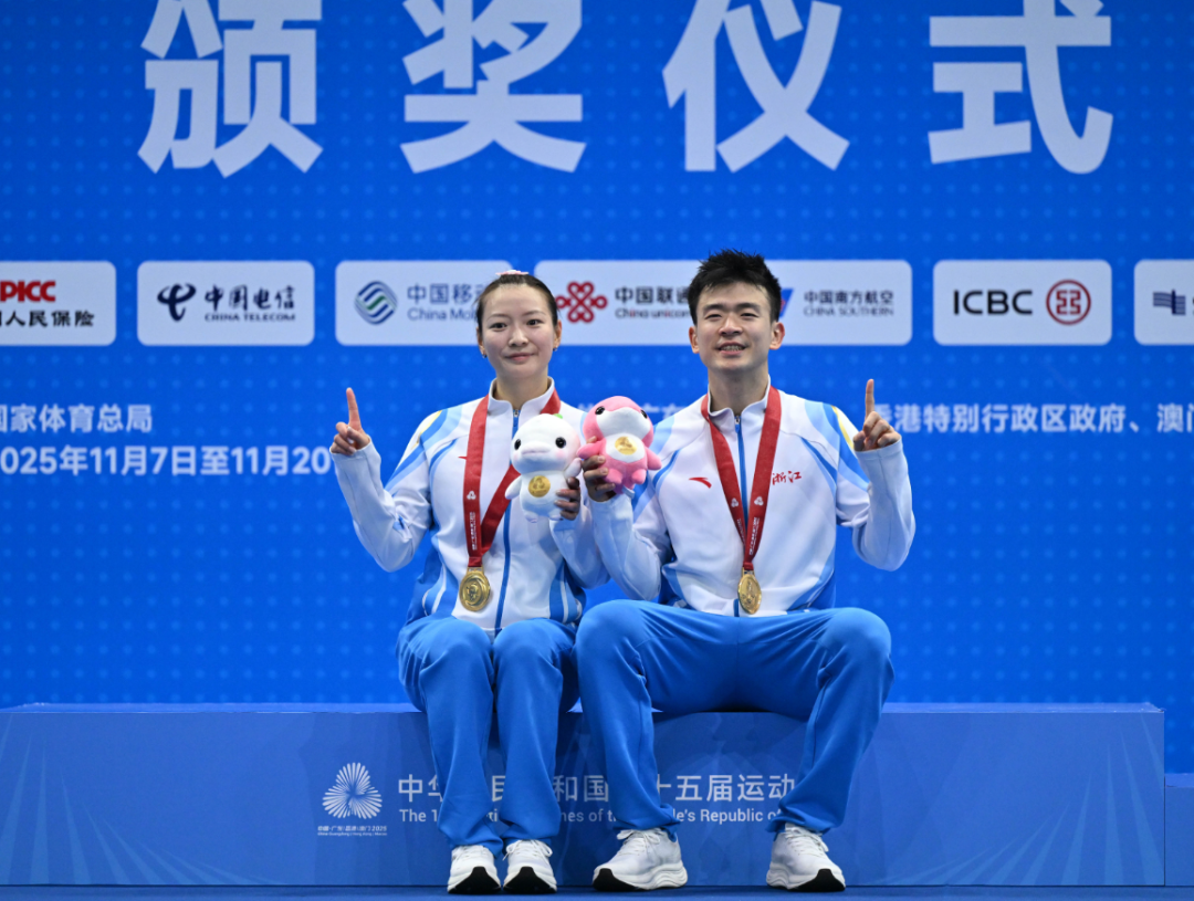 最后一舞收获金牌  “雅思”组合完美落幕