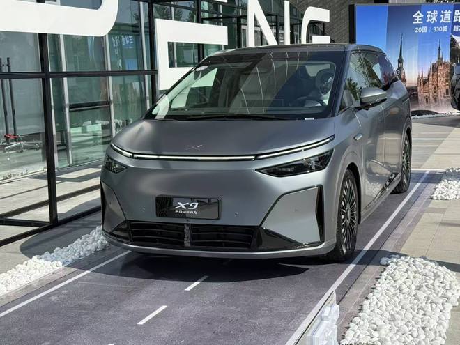 车展速递丨比纯电车型便宜5万元！小鹏X9鲲鹏超级增程版入市 何小鹏：燃油车用户转向增程产品的可能性更大