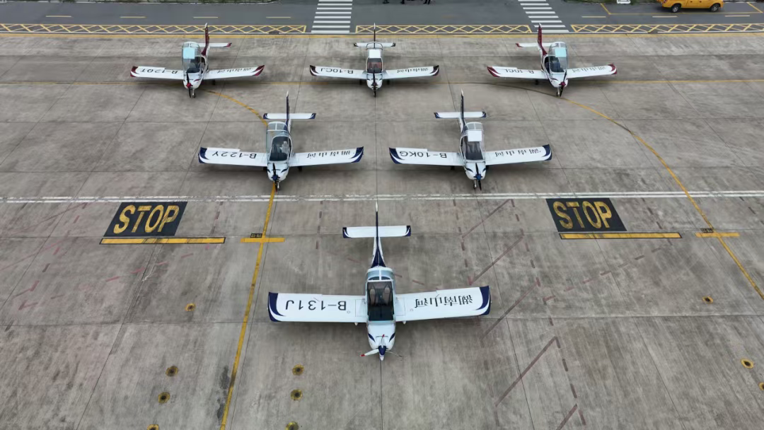 链动速度:几分钟聚齐电力机车上万零件,55秒下线一台新能源车丨湖南新型工业化调研