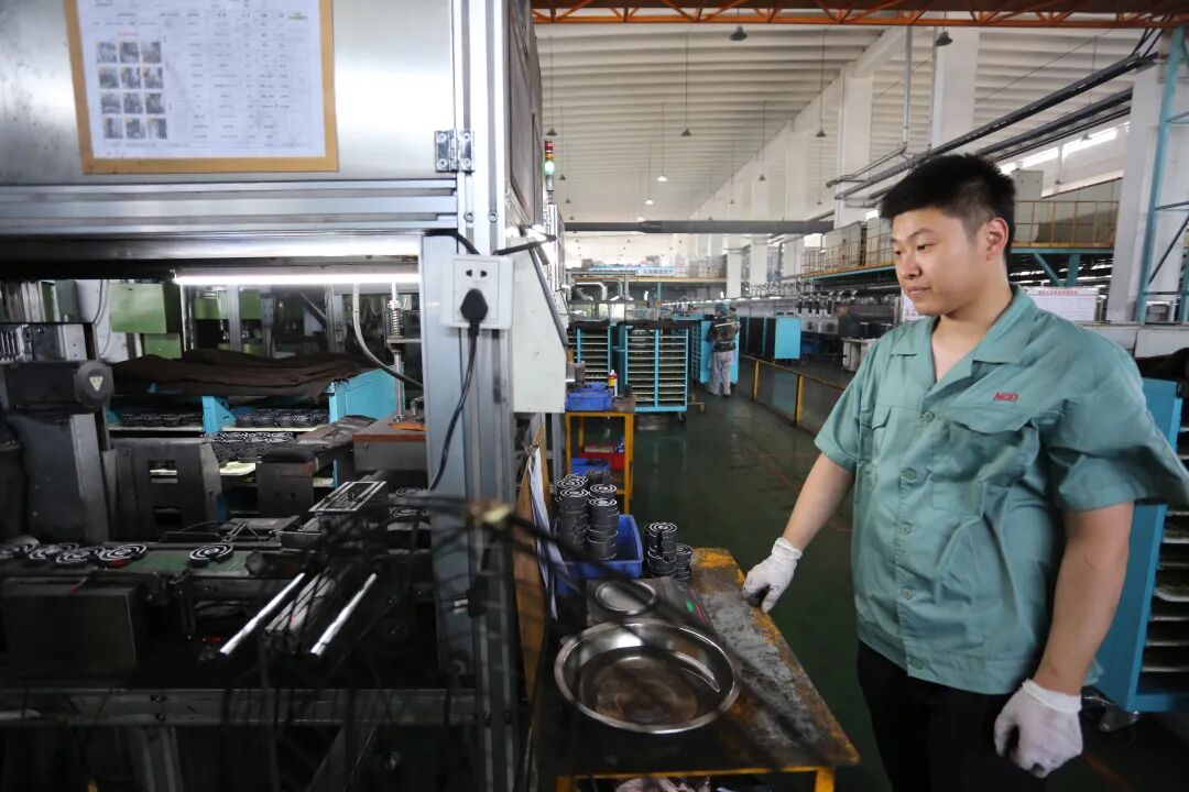 ▲马鞍山新康达磁业股份有限公司生产车间 毕琛摄