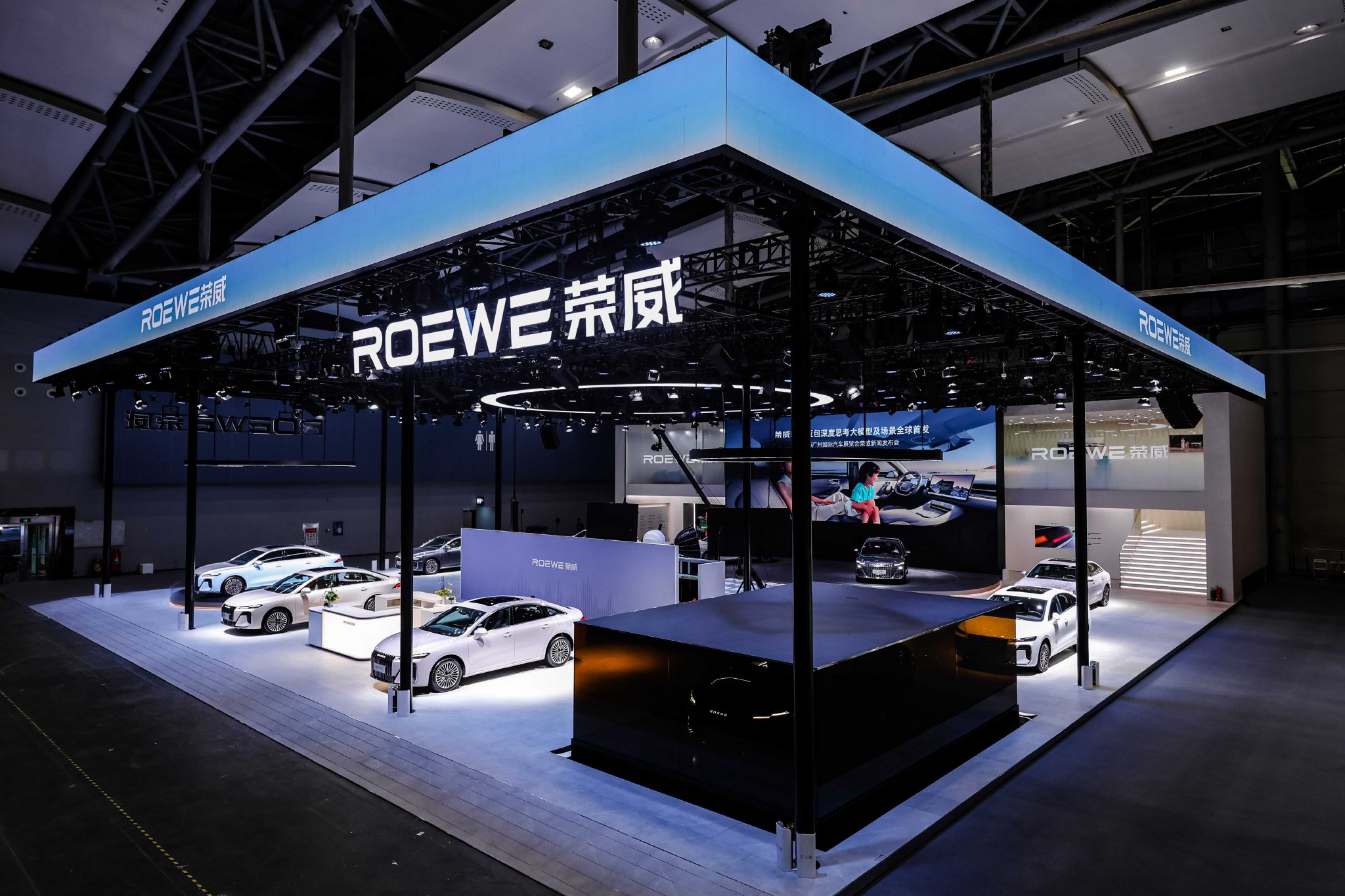 全球首发豆包深度思考大模型及场景 荣威M7 DMH智能车机亮相广州车展