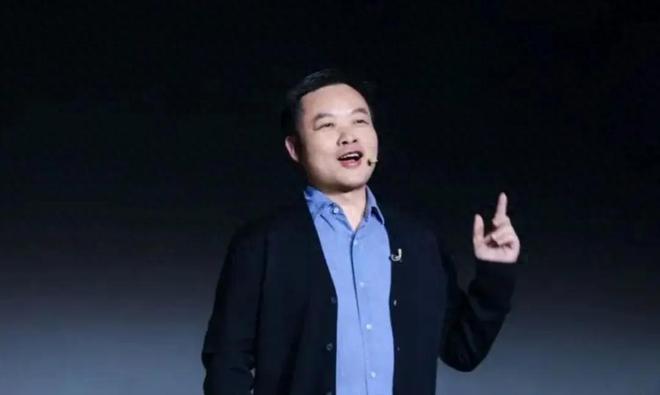 何小鹏谈小鹏市值超吉利与理想：今天所有快乐或痛苦只是过眼云烟