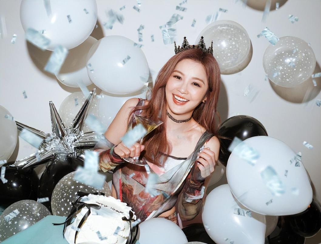 蔡卓妍43岁生日洒脱宣言：体重升至“历史最高峰”，但已与焦虑和解，坦言更重视健康与当下幸福