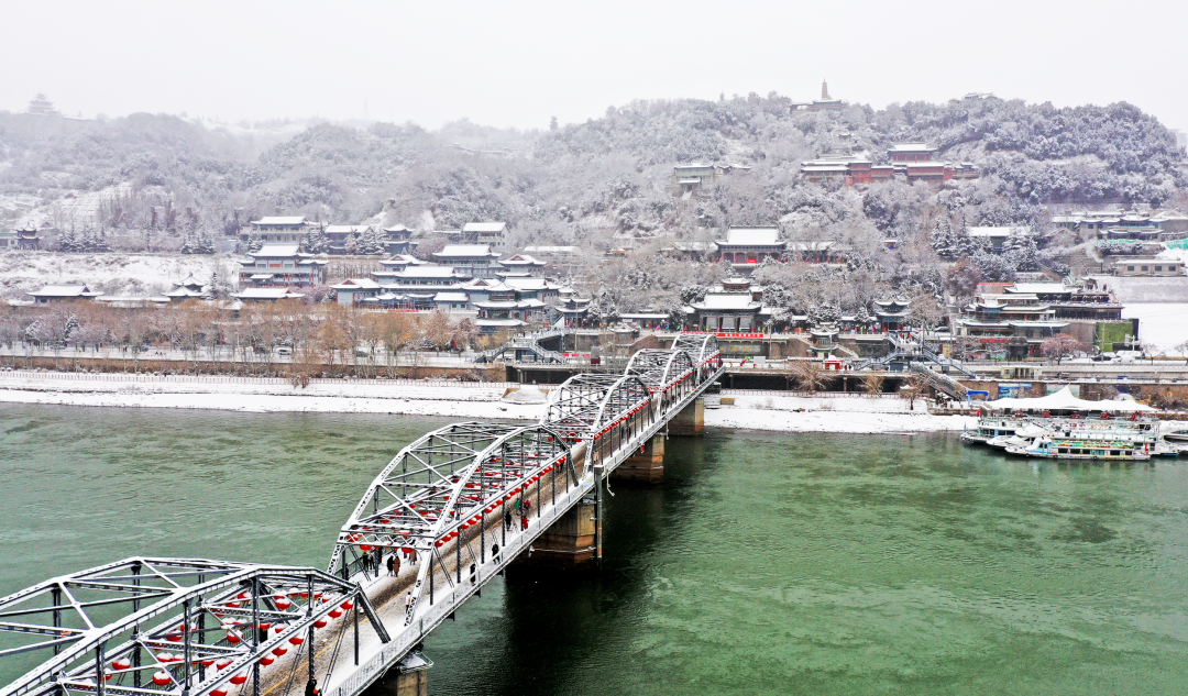 兰州黄河两岸被装扮的银妆素裹，美不胜收。新甘肃