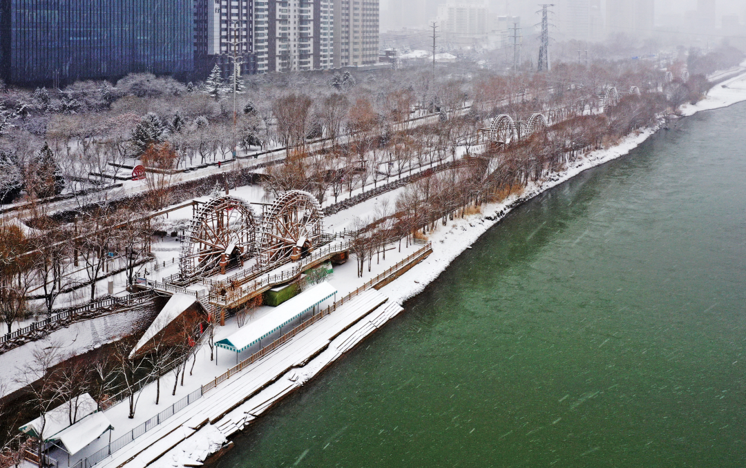 兰州黄河两岸被装扮的银妆素裹,美不胜收。新甘肃