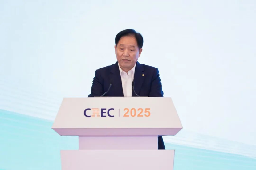 协鑫集团创始人、董事长朱共山