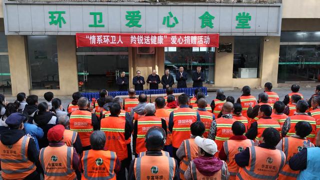 图为捐赠仪式现场。周涛 摄