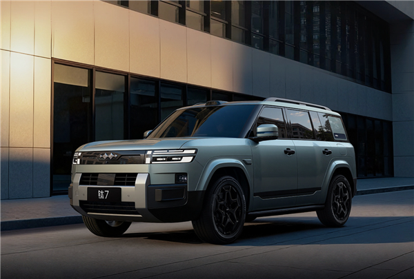 博主劝谏车企别再疯狂出传统家用SUV了：盛赞方程豹钛7走对了路