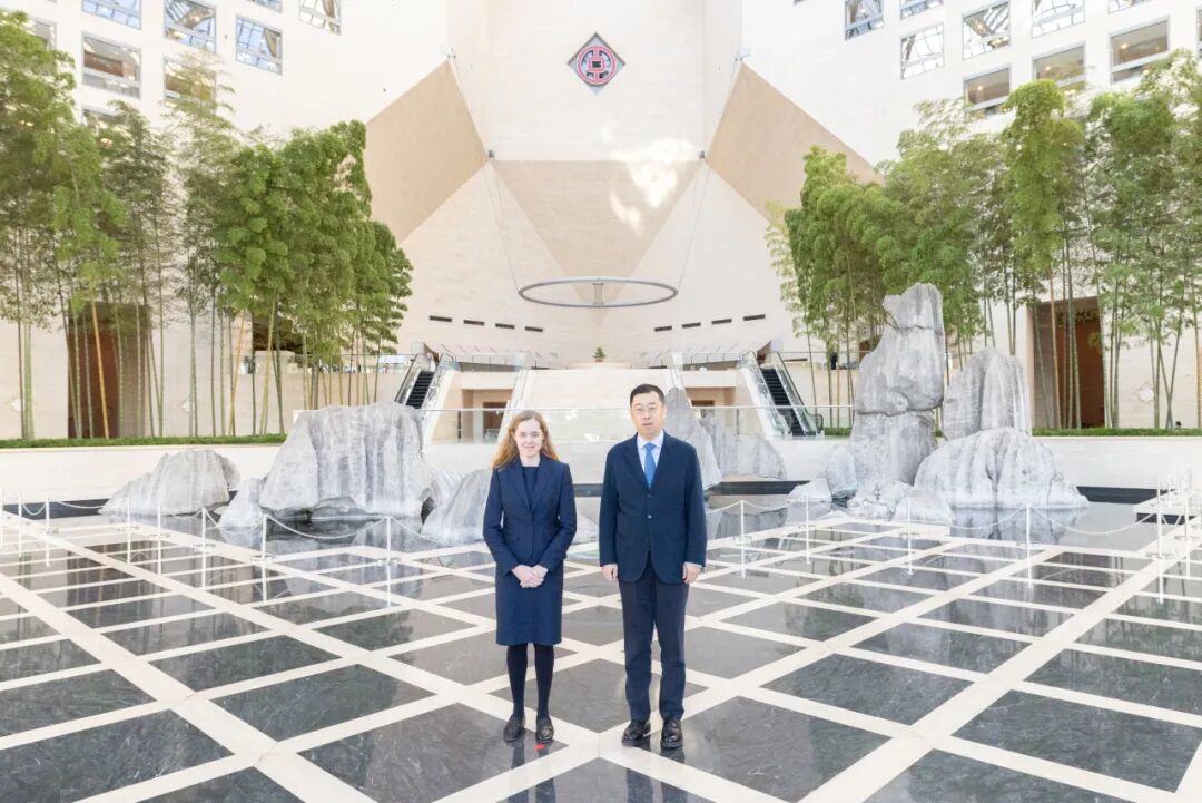 葛海蛟会见英国审慎监管局执行董事瑞贝卡·杰克逊