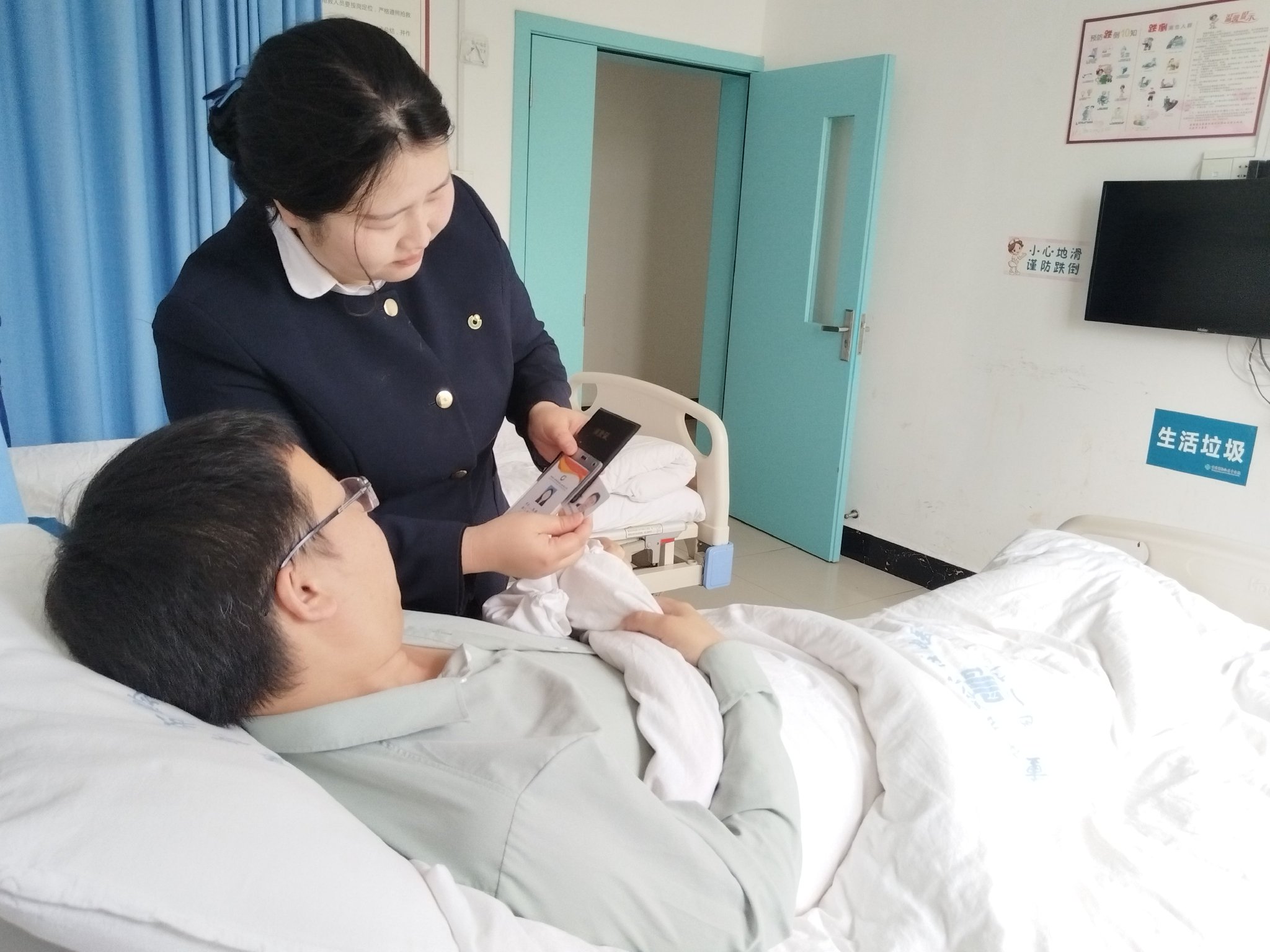 图：为住院客户提供便捷的理赔管家服务。