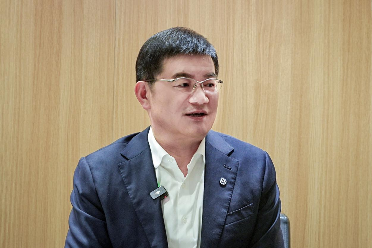 汽车视点丨深化“油电同智”、发力用户共创，上汽大众加速布局谋篇未来——专访上汽大众党委书记、总经理陶海龙