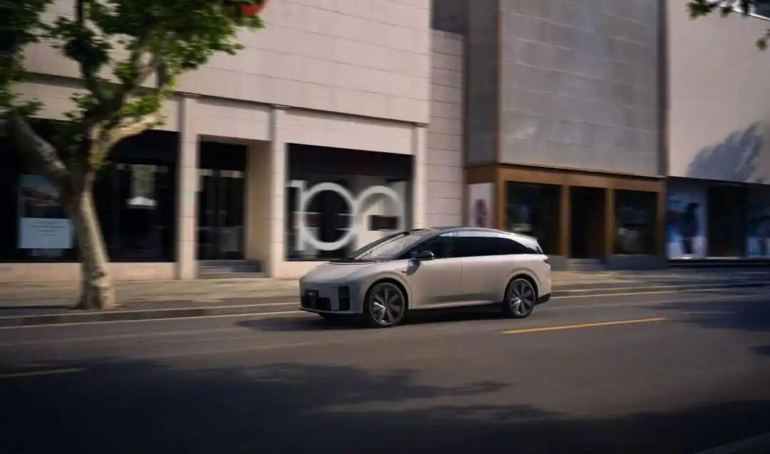 纯电与全球化，理想都要